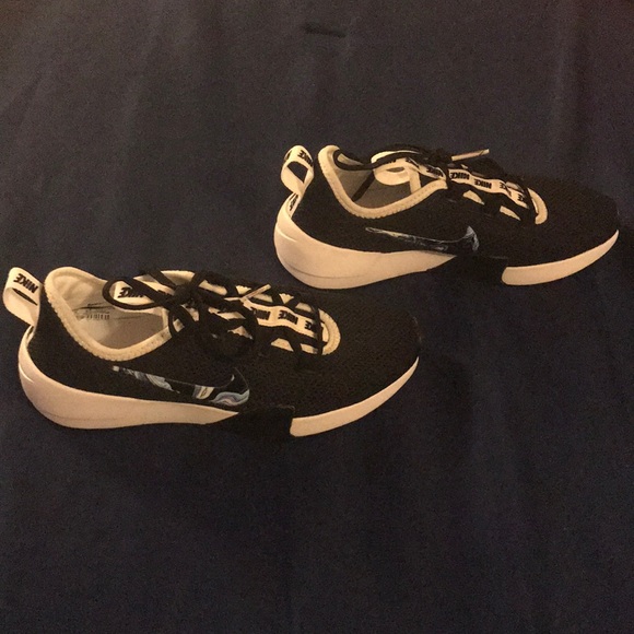 New - Women’s Nike Ashin Modern Print - Size 6 - Picture 3 of 3